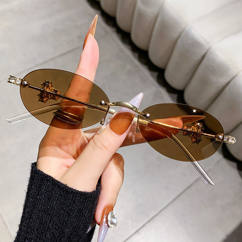 Dame elegant solbrille med geometrisk ramme Luvikno