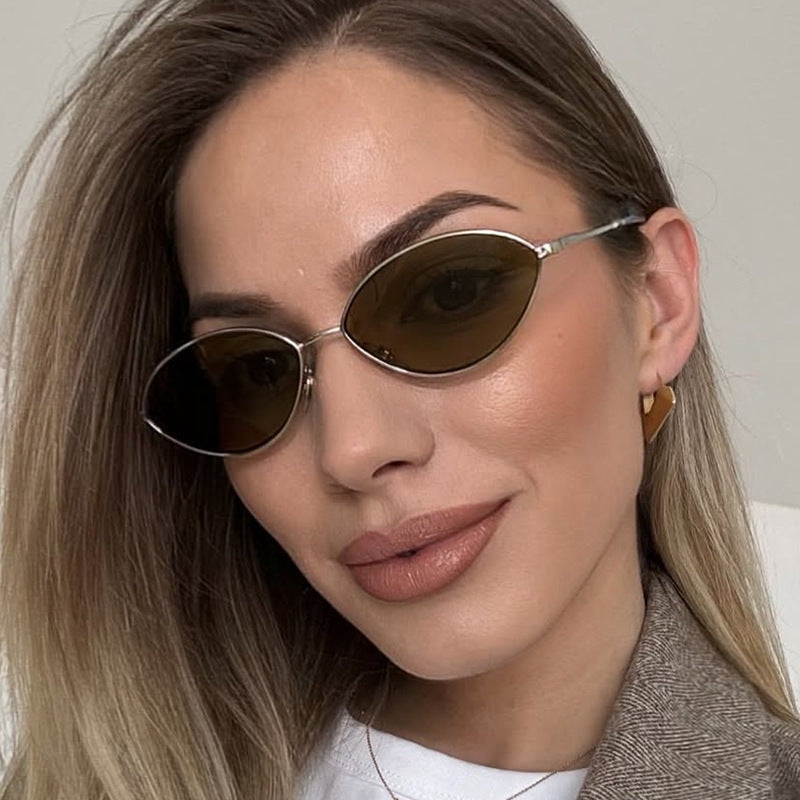 Dame moteriktig solbrille med ovalt design og polariserte linser Luvikno