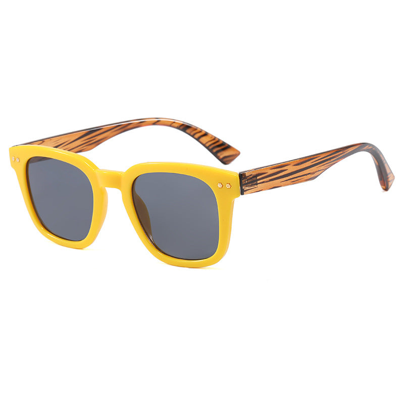 Dame Firkantet Solbrille med moderne gjennomsiktig ramme og UV-beskyttelse Luvikno