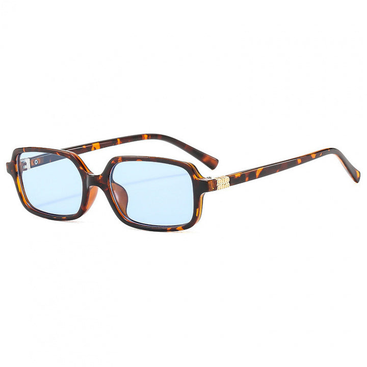 Dame moteriktig lesebrille i moderne kvadratisk design Luvikno