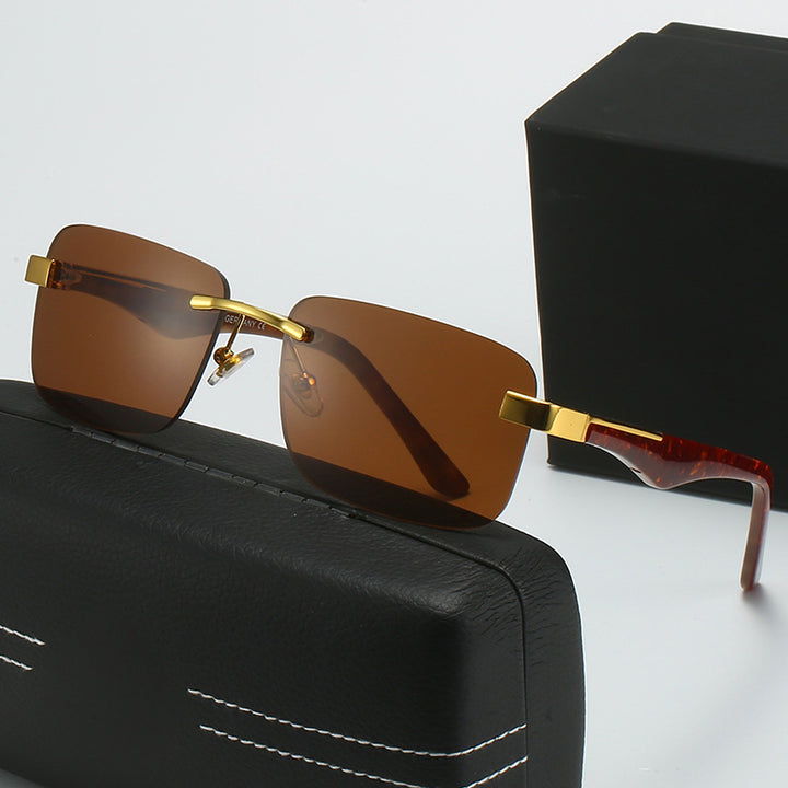 Dame moteriktig halvrammebrille med elegant metall- og plastmix Luvikno
