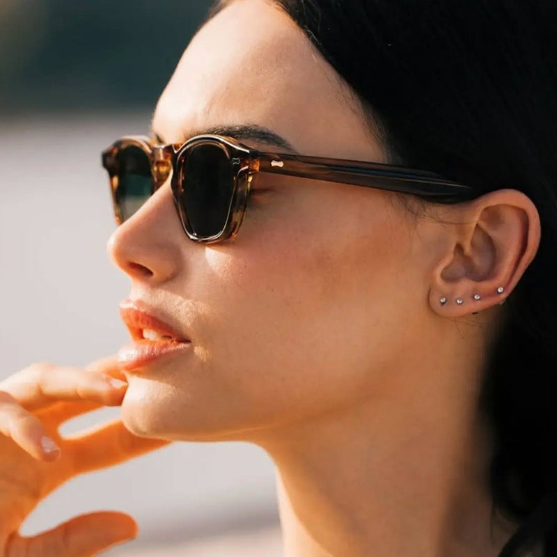 Dame geometrisk solbrille med beskyttende UV-filter og moderne design Luvikno