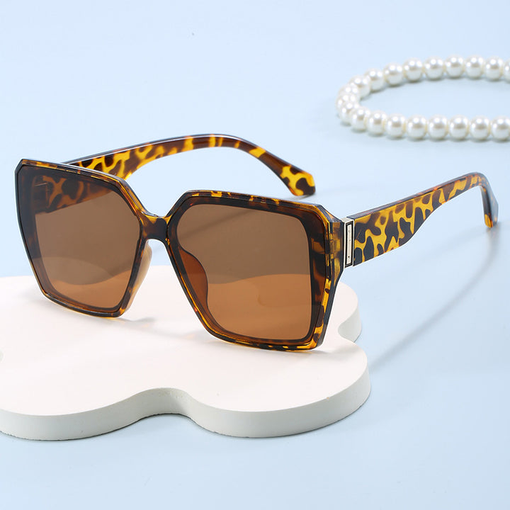 Dame moteriktig geometrisk solbrille i urban stil Luvikno