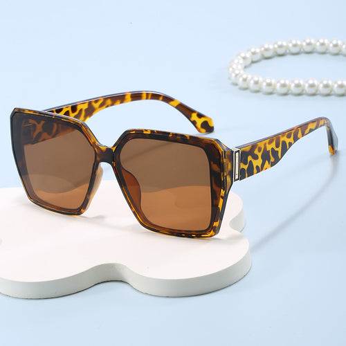 Dame moteriktig geometrisk solbrille i urban stil Luvikno