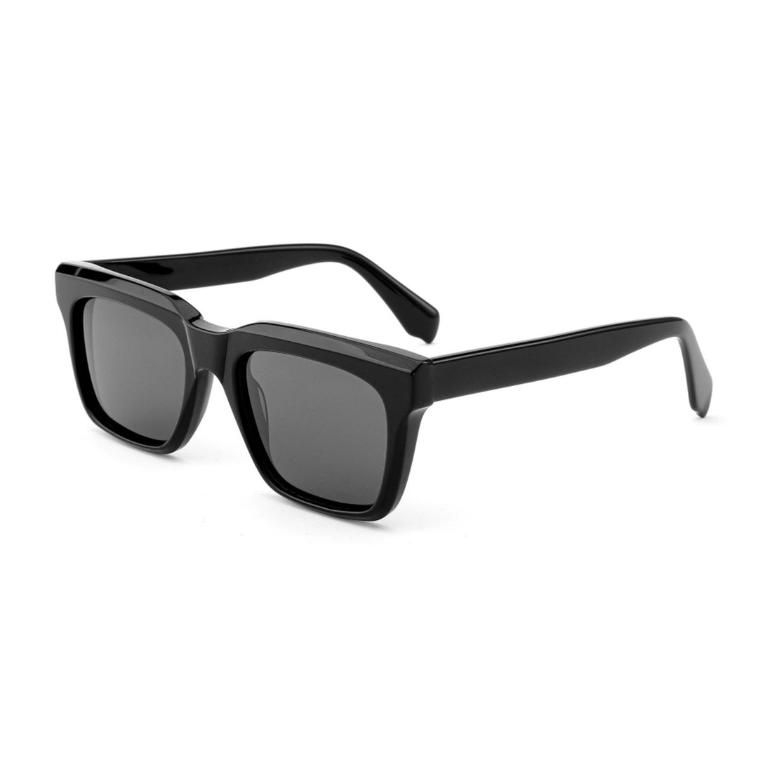 Dame moteriktig solbrille i elegant rektangulært design med robust ramme og UV-beskyttelse Luvikno