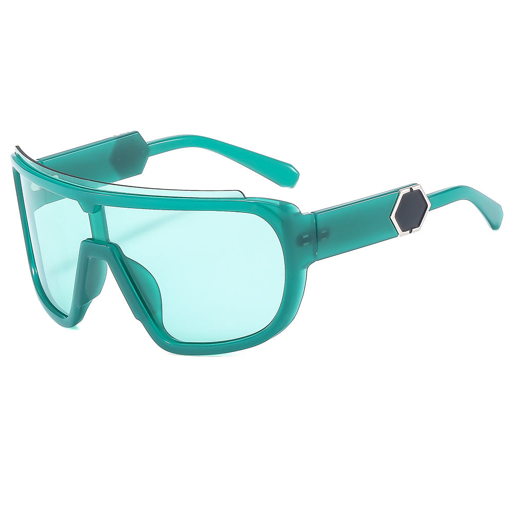 Dame sporty solbriller med futuristisk design og bred front Luvikno