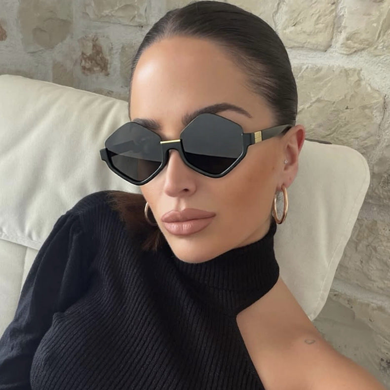 Dame moteriktig solbrille med trendy sekskantet ramme og beskyttende linser Luvikno
