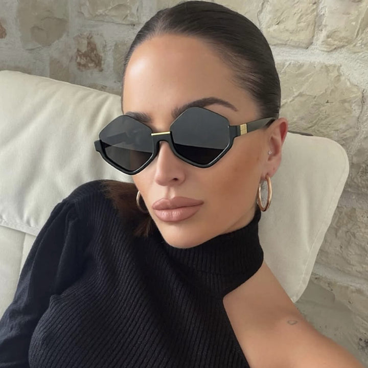 Dame moteriktig solbrille med trendy sekskantet ramme og beskyttende linser Luvikno