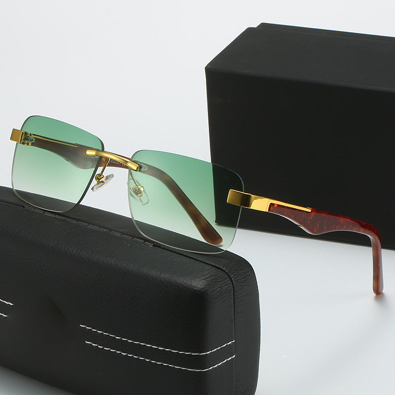 Dame moteriktig halvrammebrille med elegant metall- og plastmix Luvikno