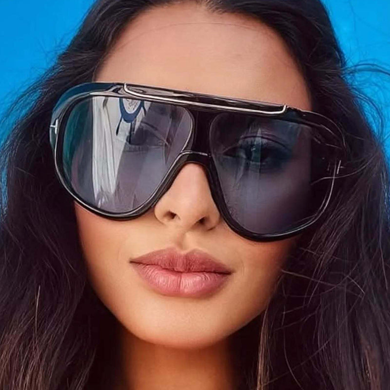 Dame Oversized-solbriller i moderne, transparent design Luvikno