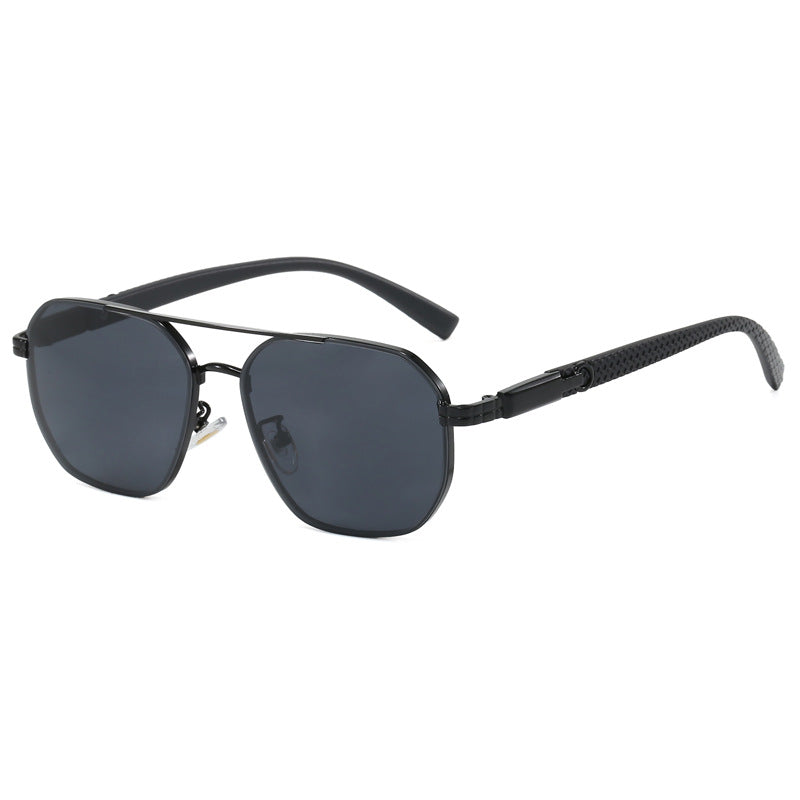 Dame moteriktig solbrille med stilige aksenter Luvikno