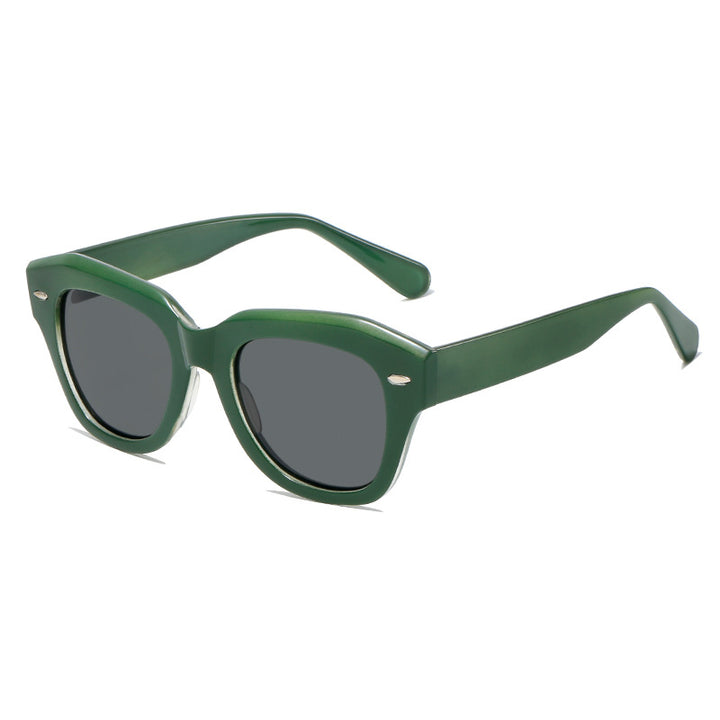 Dame stilig solbrille i moderne design med gjennomsiktig ramme Luvikno