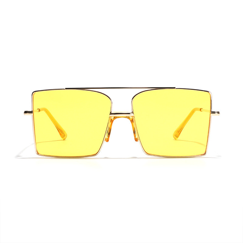 Dame elegant kvadratisk solbrille med moteriktige aksenter Luvikno