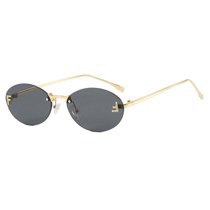 Dame moteriktig solbrille med elegant, speilreflekterende glassfront og filigran metallramme Luvikno