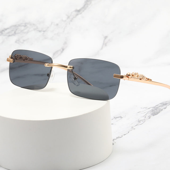 Dame designer solbrille med fin metallramme og luksuriøse detaljer Luvikno