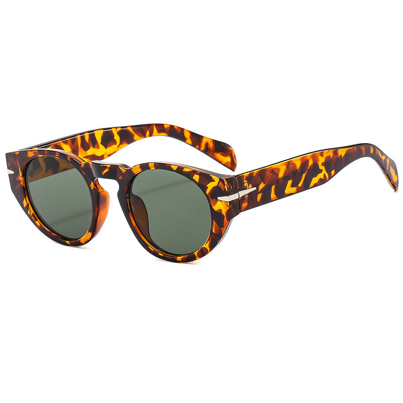 Dame moteriktig solbrille med unikt design og polariserende glass Luvikno