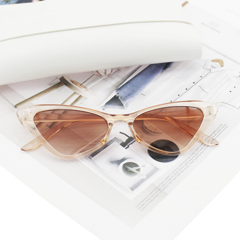 Dame Cat-Eye solbriller med nøye designet ramme Luvikno