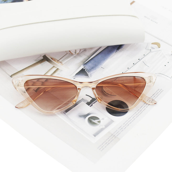 Dame Cat-Eye solbriller med nøye designet ramme Luvikno