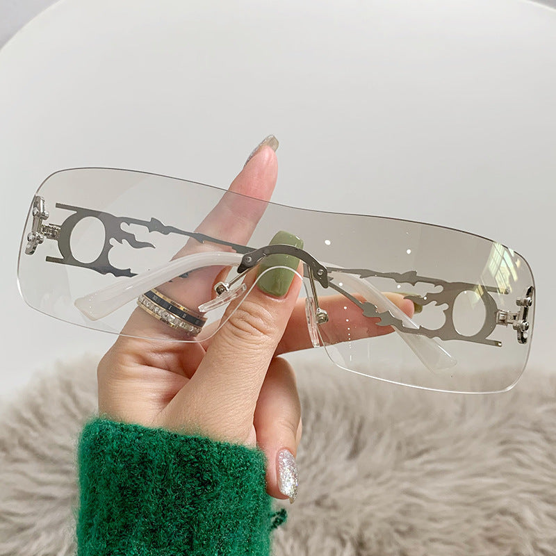 Dame moteriktig solbrille med innovativt design Luvikno