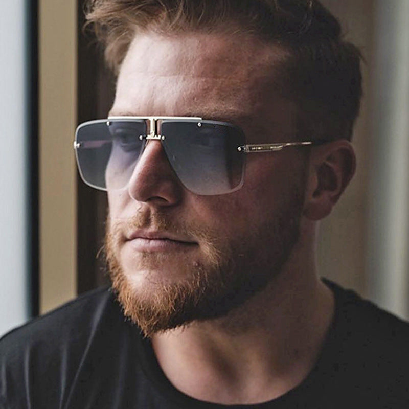 Dame kvadratisk solbrille i stilfull minimalistisk design Luvikno
