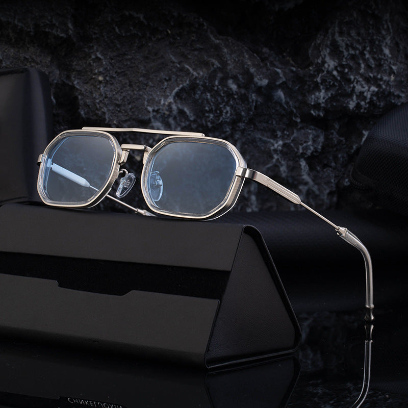Dame moteriktig solbrille i iøynefallende, asymmetrisk design Luvikno