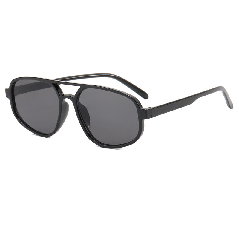 Dame moteriktig oversized solbrille med trendy ramme Luvikno