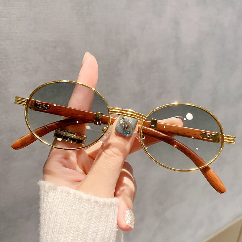 Dame moteriktig solbrille med elegant glans og komfortable stenger Luvikno