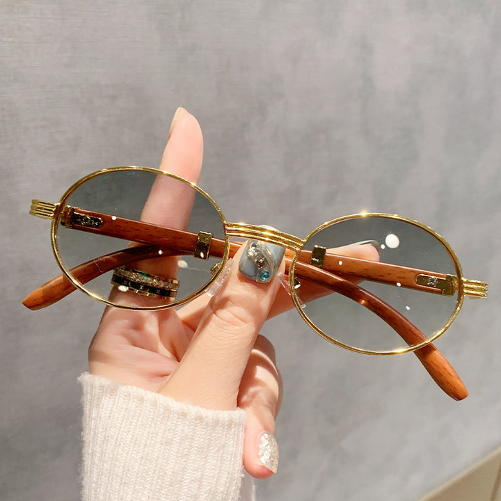 Dame moteriktig solbrille med elegant glans og komfortable stenger Luvikno