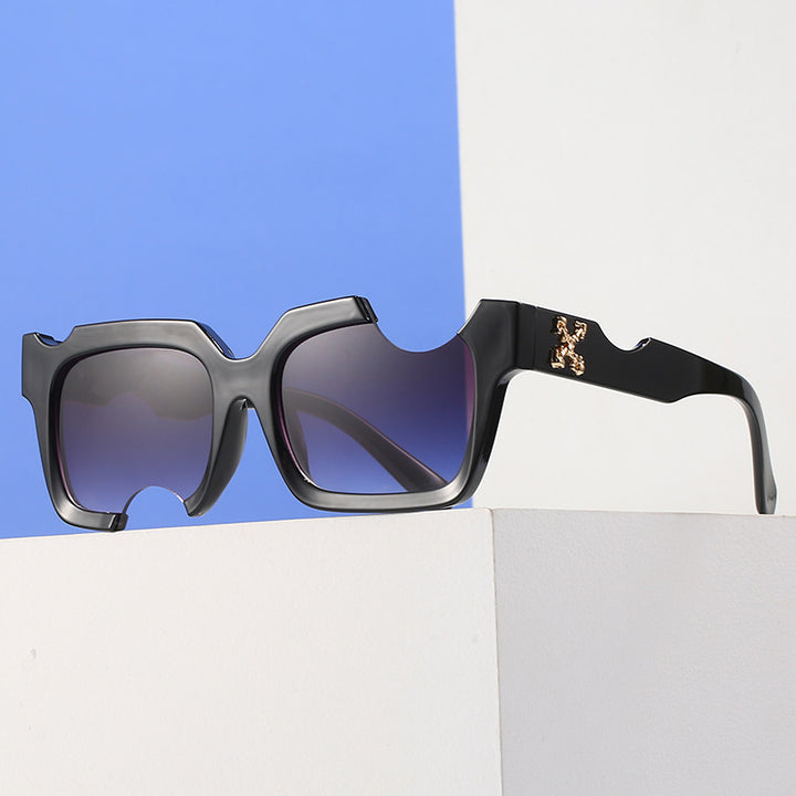 Damer moderne, geometrisk solbrille med eksepsjonell ramme Luvikno
