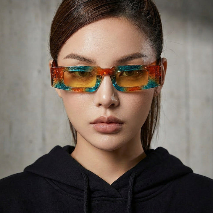 Dame moteriktig geometrisk solbrille med gjennomsiktig ramme og polariserte glass Luvikno