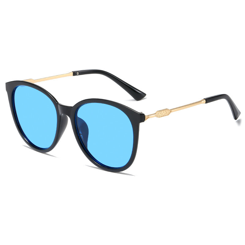 Dame Moderne Cat-Eye Solbriller med speilende glass Luvikno