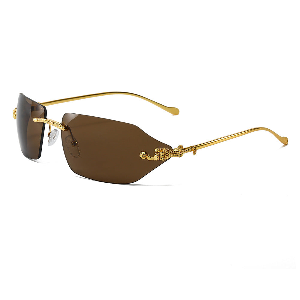 Dame Motefull solbrille med elegant ramme og eksklusive detaljer Luvikno