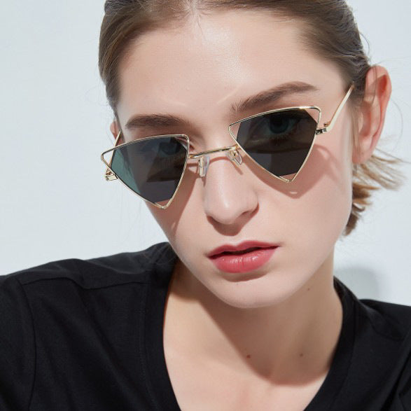 Dame geometrisk solbrille med elegant metallramme Luvikno