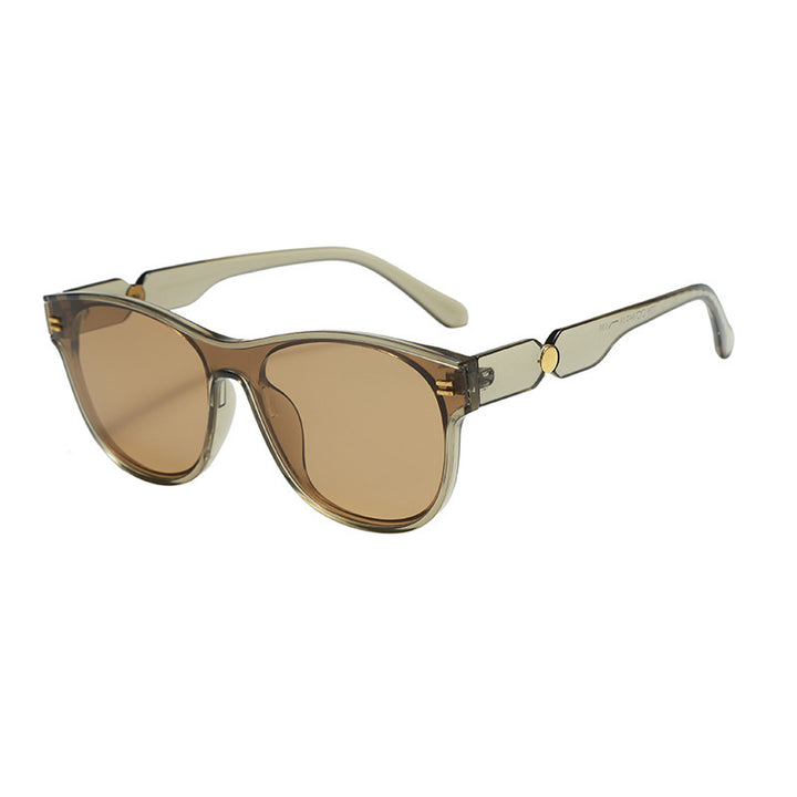 Dame moteriktig solbrille med unik ramme Luvikno