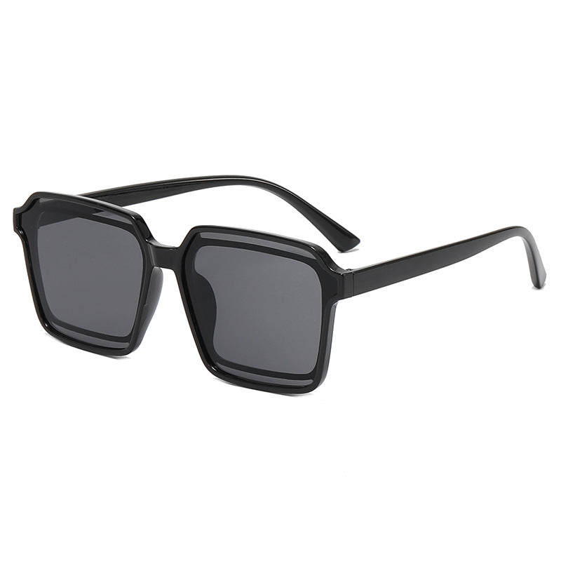 Dame elegant firkantet solbrille med robust ramme Luvikno