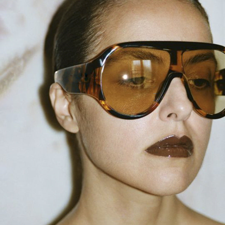 Dame oversized sports solbrille i retro-inspirert design Luvikno