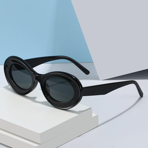 Dame moteriktig solbrille i oval design Luvikno