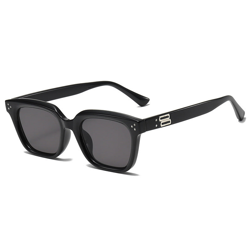 Dame moteriktig oversized solbrille med robust plastikkramme Luvikno
