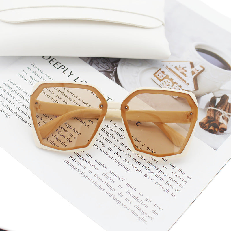 Dame Designer-solbrille i elegant hexagon-design Luvikno