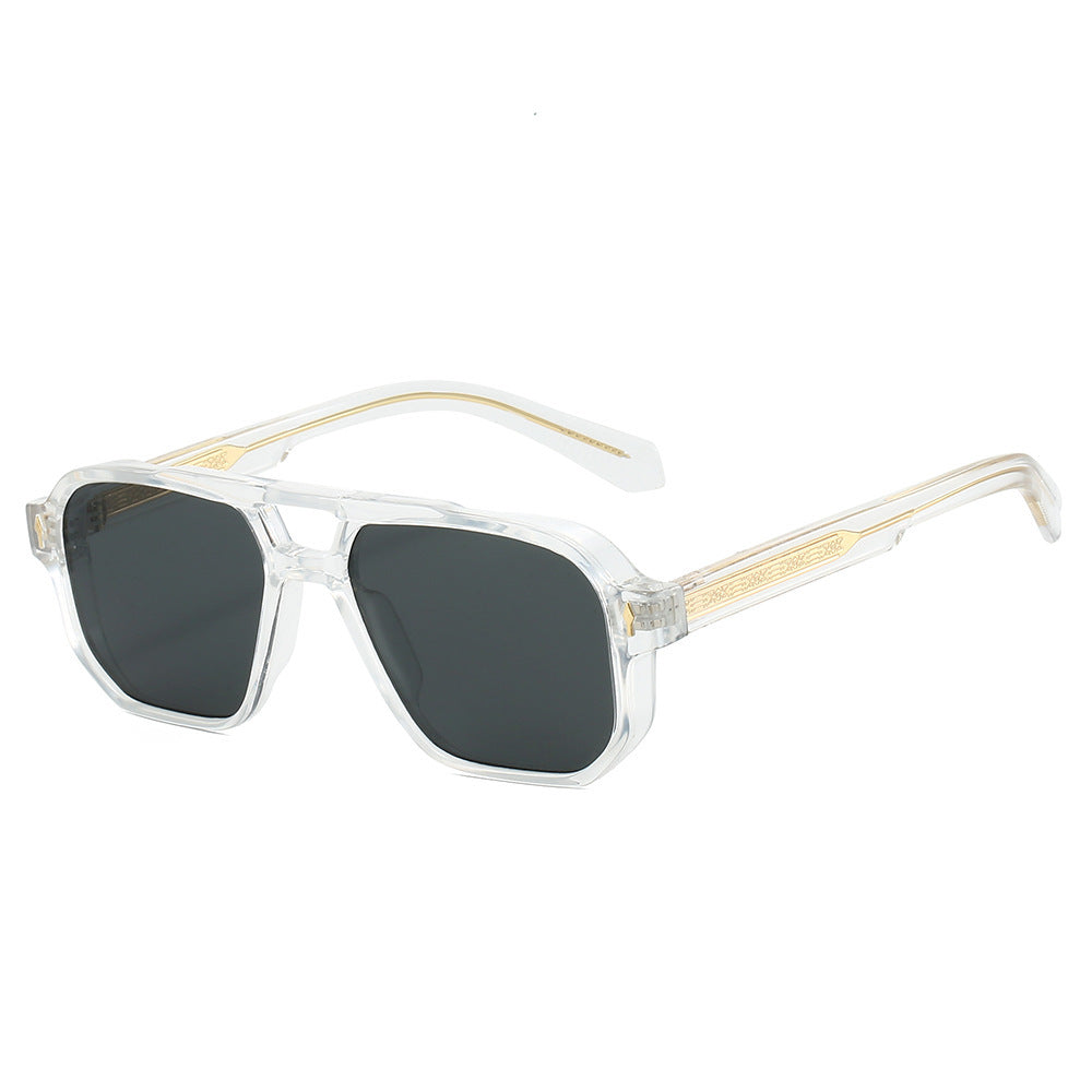 Dame moter solbrille i urban design med polariserte glass Luvikno