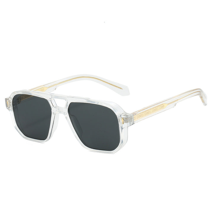 Dame moter solbrille i urban design med polariserte glass Luvikno