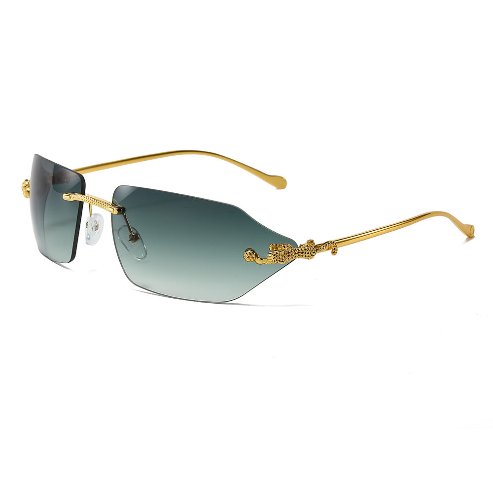 Dame Motefull solbrille med elegant ramme og eksklusive detaljer Luvikno