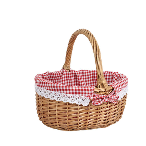 Kvinne flette piknik kurv med romantisk gingham fòring Luvikno
