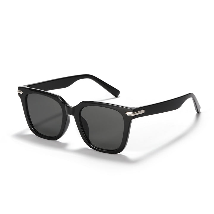 Dame moteriktig quadratisk solbrille med høykvalitets glass Luvikno