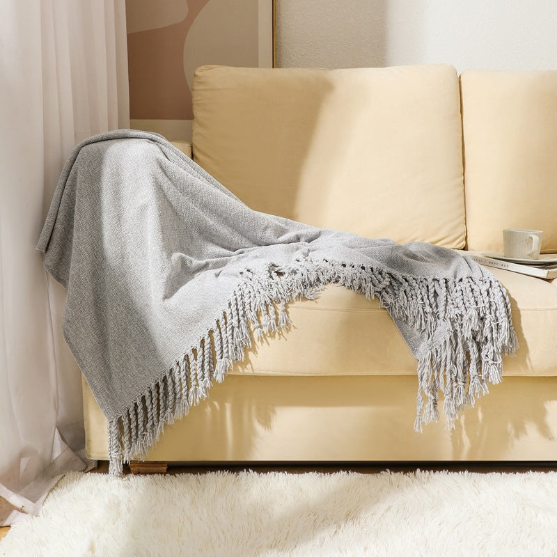 Kvinnelig elegant og stilfull sofa teppe med frynser Luvikno