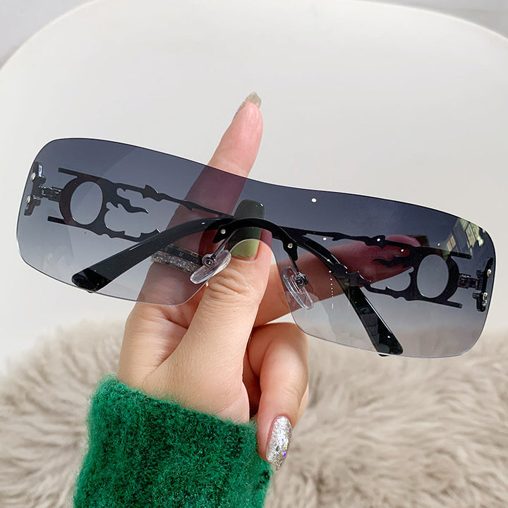 Dame moteriktig solbrille med innovativt design Luvikno