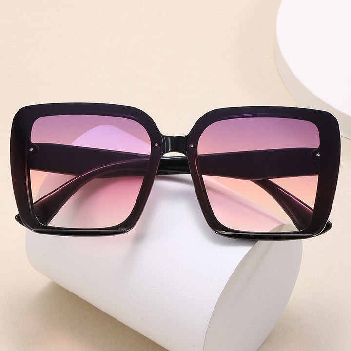 Dame moteriktig kvadratisk solbrille med gradientlinser Luvikno