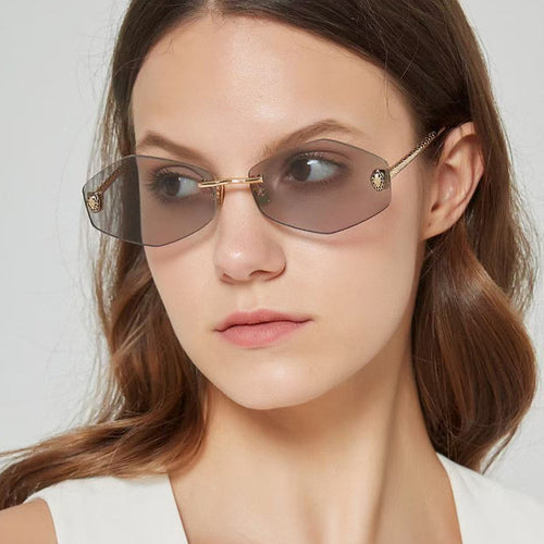 Dame geometrisk solbrille i moderne design med elegant metallramme Luvikno