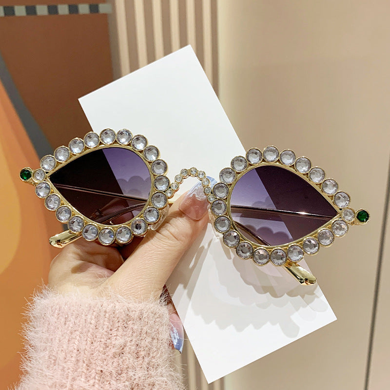 Dame Glamourøse solbriller med glitrende strass-detaljer Luvikno