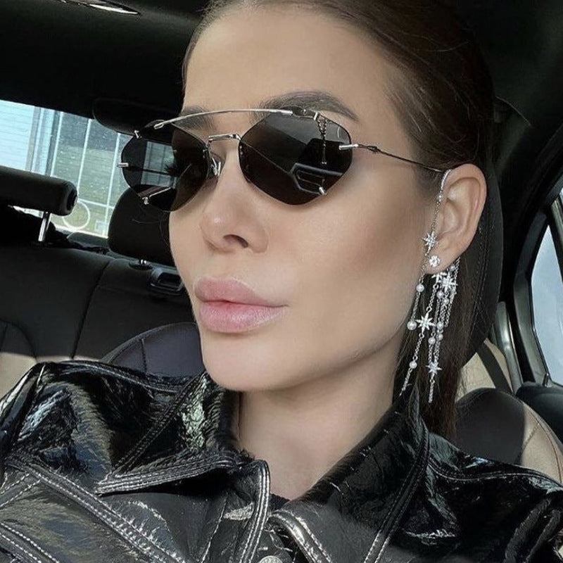 Dame geometrisk solbrille med ultralett metallramme Luvikno